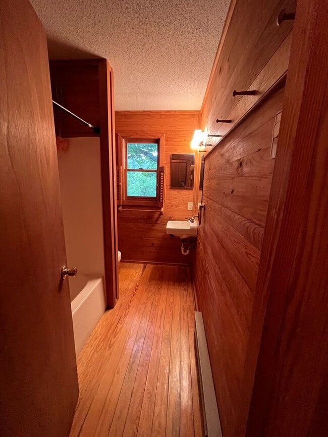 Building Photo - Ashe Lake Community Home Surrounded By Nat...