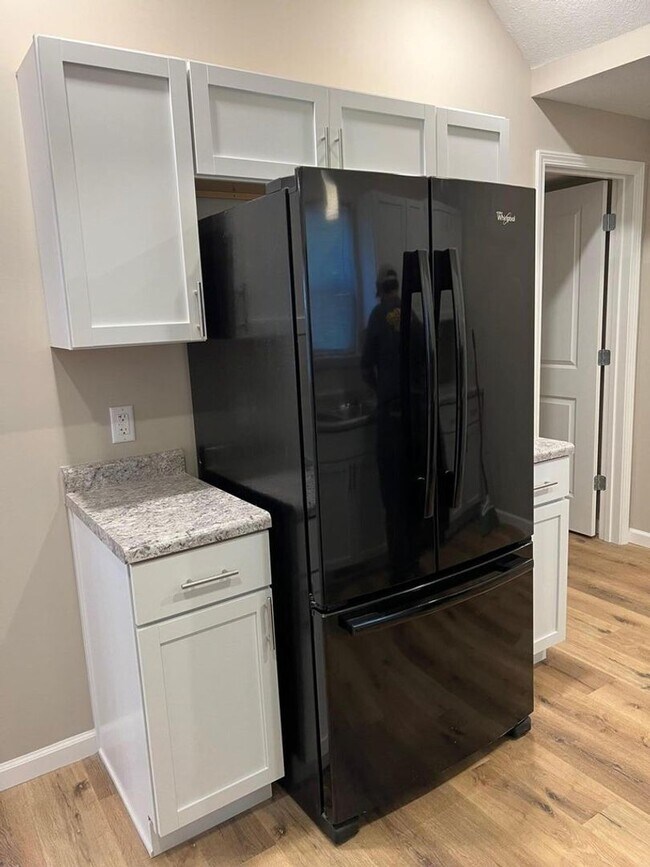 Building Photo - Beautifully Updated 4 Bed 2.5 Bath House!