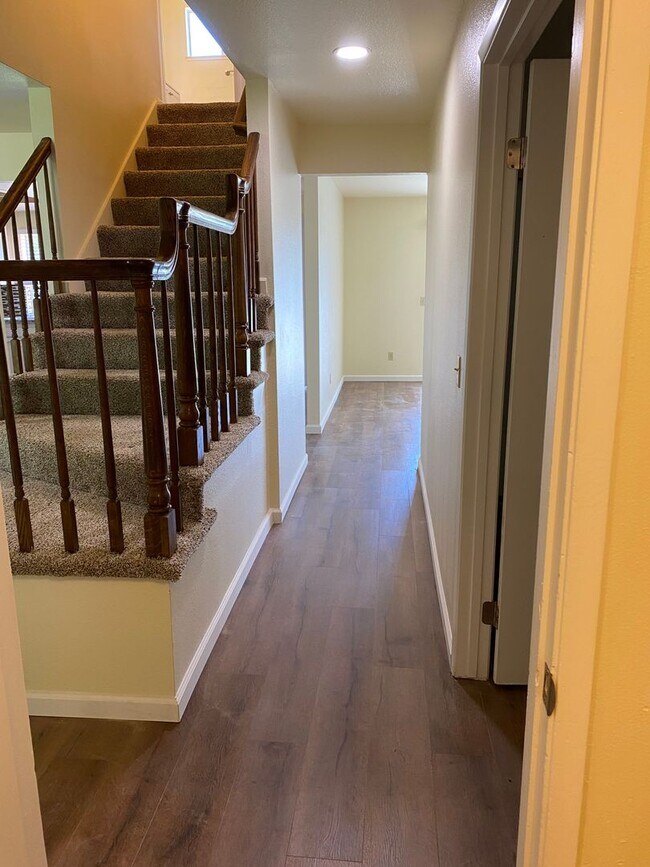 Building Photo - Coming Soon - Beautifully remodeled 5 bed/...