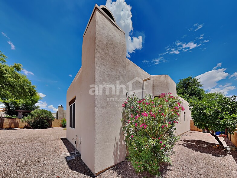 Building Photo - 10191 N Tarheel Pl