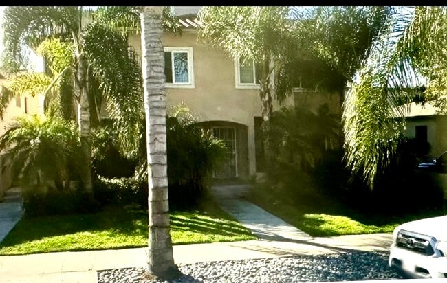 Building Photo - 3958 Lamont St