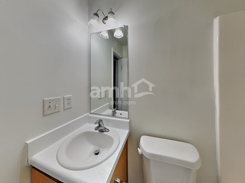 Building Photo - 5620 Bolitar Dr