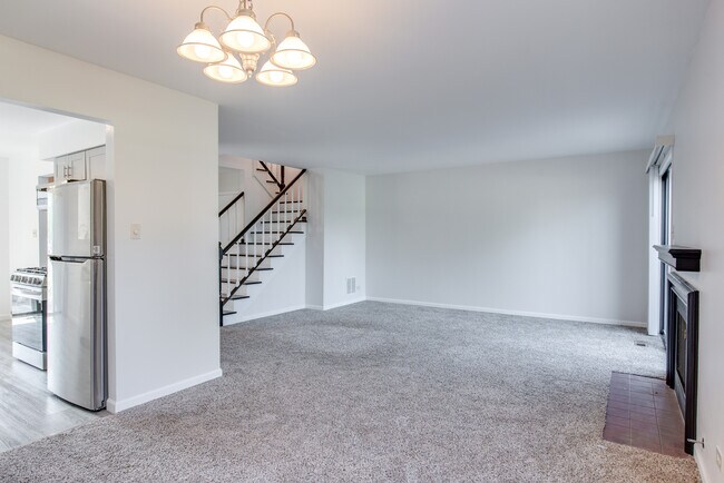 Building Photo - 889 Heatherbrook Ct