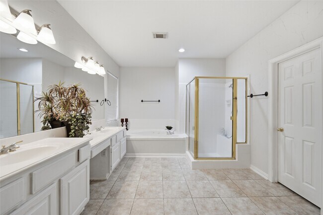 Building Photo - 5531 Cranston Ct
