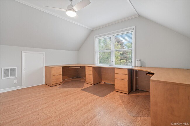 Building Photo - 131 Longfellow St
