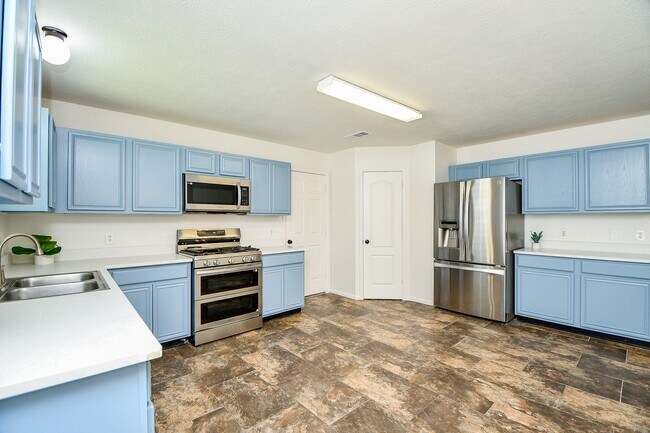 Building Photo - 835 Victoria Lakes Dr