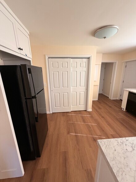 Building Photo - 214 Perry St