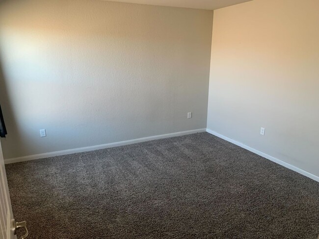 Building Photo - *COMING SOON* Comfort & Convenience – 2-Story Home with Fenced Backyard!