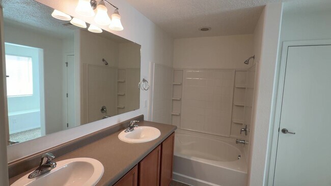 Building Photo - 3 Bedroom Town Home Near Rio Bravo Blvd SE & University Blvd SE In Mesa Del Sol!