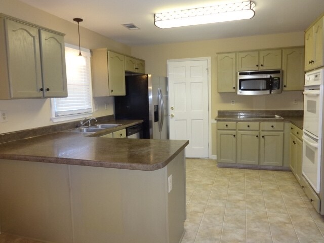 Building Photo - 1929 Autumndale Cv