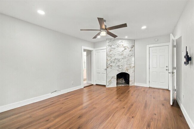 Building Photo - 524 3rd St N