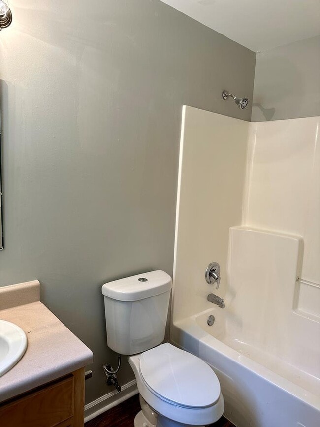 Building Photo - 305 N College St