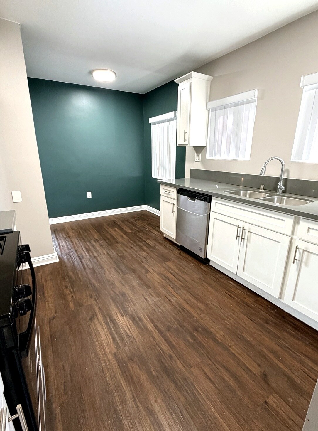 Kitchen - 517 Lime St