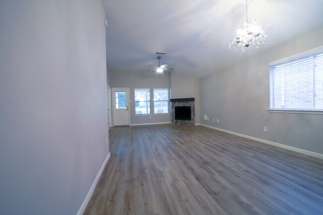 Building Photo - 117 Harbour Town Cir
