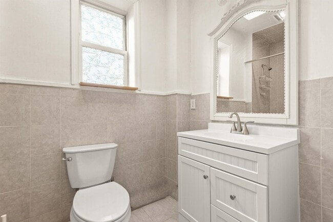 Building Photo - 92 Prescott St