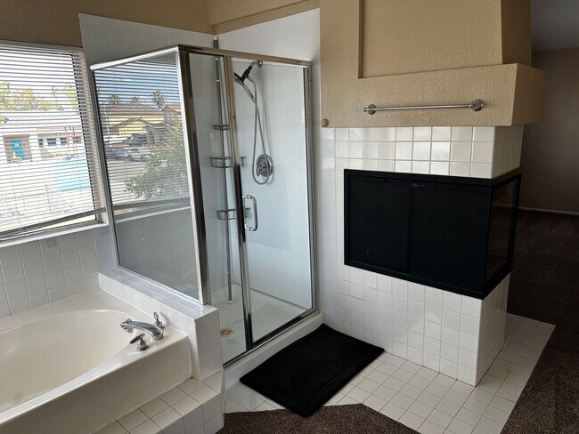 Building Photo - Beautiful Orangecrest Rental – Move-In Ready!