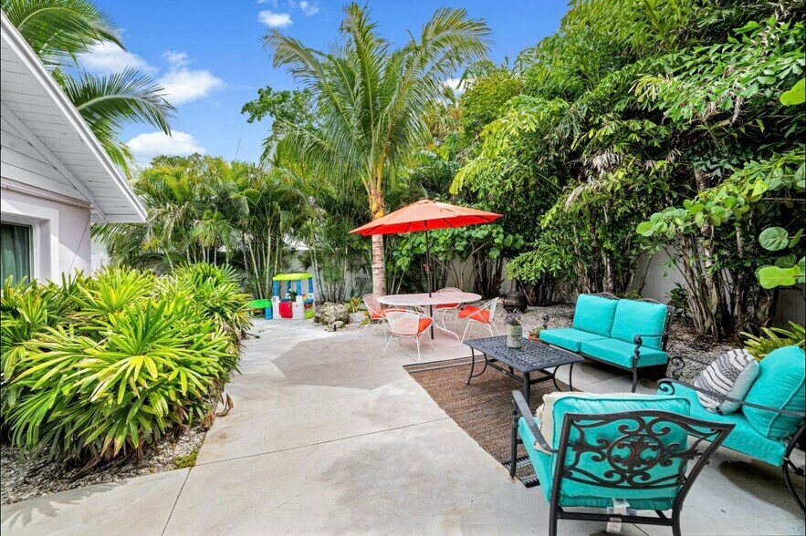 Building Photo - 1210 Bay Palm Blvd
