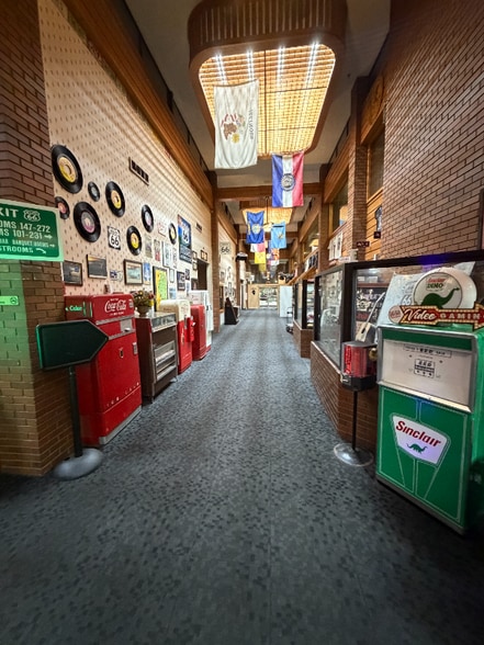 Building Photo - 625 E St Joseph St