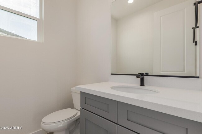 Building Photo - 957 E Desert Dr
