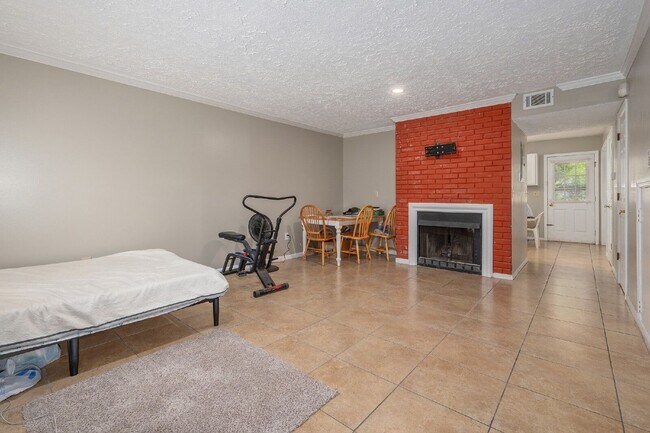 Building Photo - 101 Coventry Woods Dr