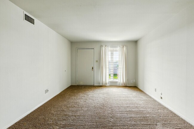 Building Photo - 9641 Hollock St