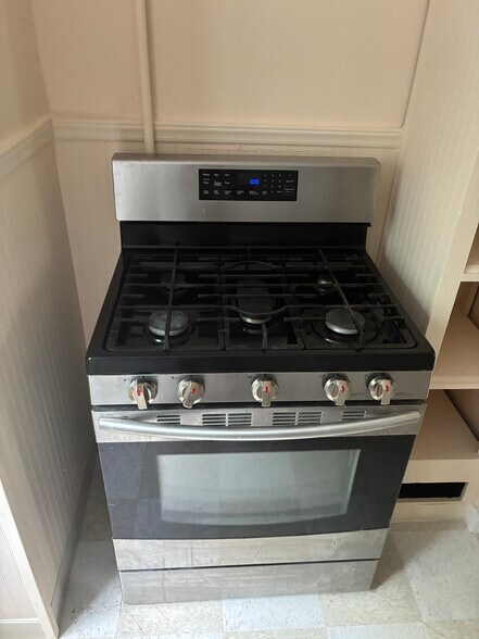 Stove - 306 Bear St