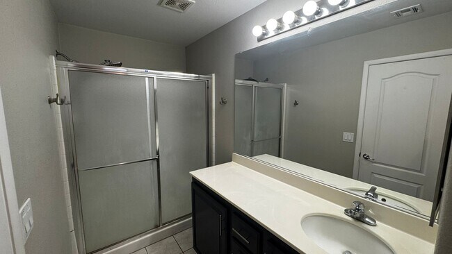 Building Photo - SW Single Story ONLY $1998