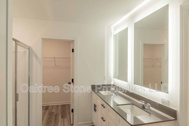 Building Photo - 3362 Skyland Dr
