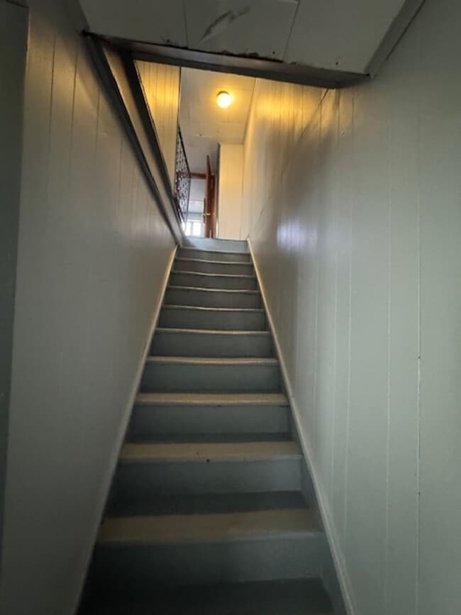 Building Photo - 3 Bedroom