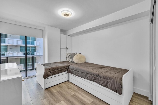 Building Photo - 9455 Collins Ave