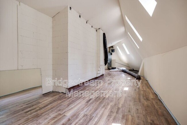 Building Photo - 1382 Hickoryview Ct