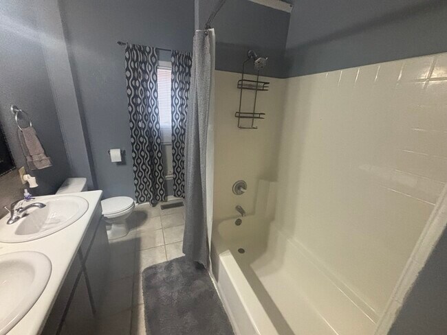 Building Photo - 1115 N Carlos Ave