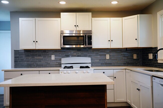 Building Photo - 3522 Rosedale St