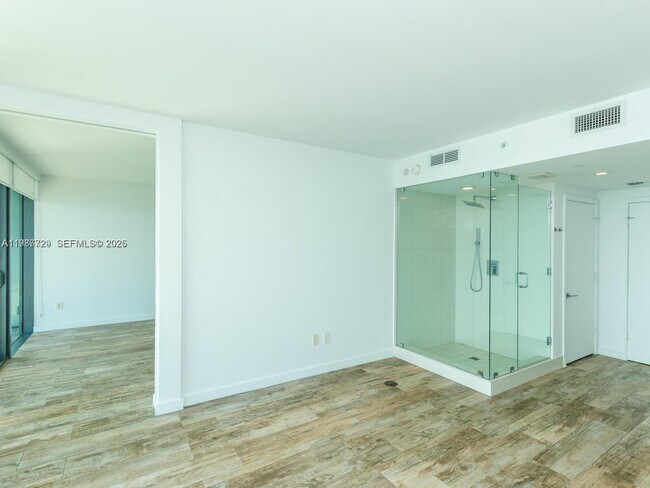 Building Photo - 650 NE 32nd St