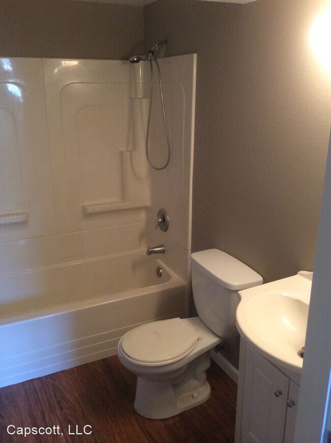 Building Photo - 1 br, 1 bath Apartment - 3727 SE Cora St.