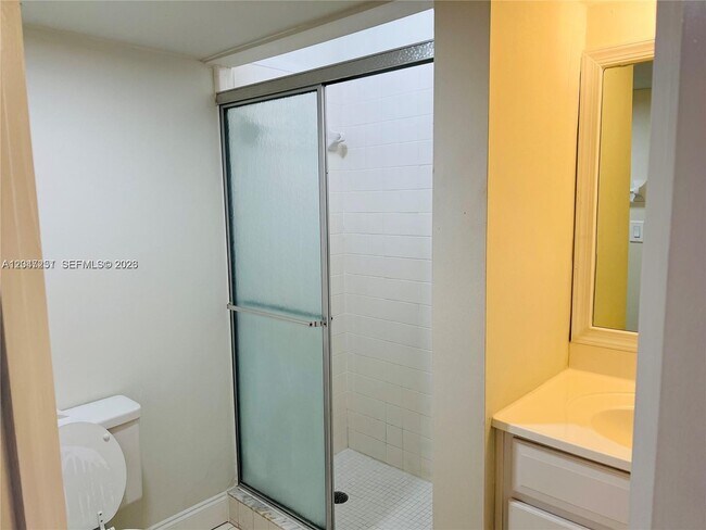 Building Photo - 8025 S Colony Cir