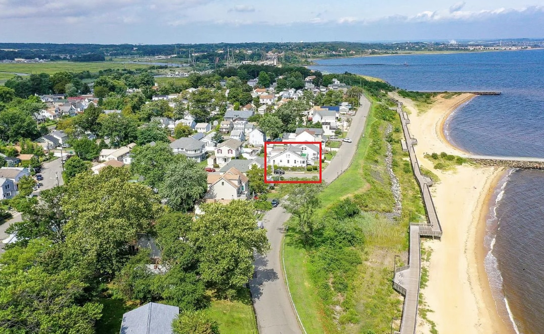 Building Photo - 239 Shoreland Cir