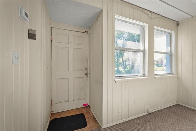 Building Photo - 725 5th Ave N