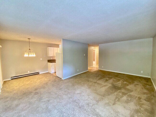 Building Photo - Prime Bellevue Way Location – Brookside Condos!