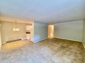 Building Photo - Bellevue Way Condo!!!!