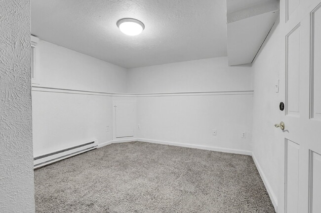 Building Photo - $1,395.00 - 2 Beds, 1 Bath, Condo in Denve...