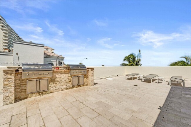 Building Photo - 101 S Fort Lauderdale Beach Blvd