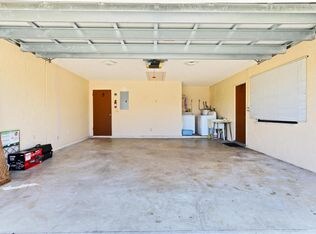 Building Photo - 19945 Gardenia Dr