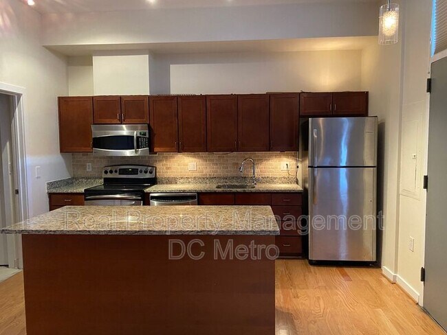 Building Photo - 1414 Belmont St NW