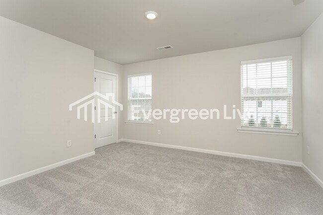 Building Photo - 5609 Hydrangea St