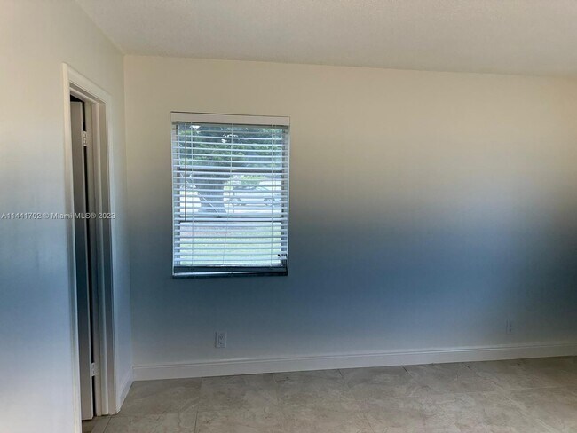 Building Photo - 1630 Embassy Dr