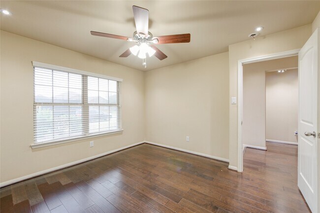 Building Photo - 9322 Limestone Ranch Ln