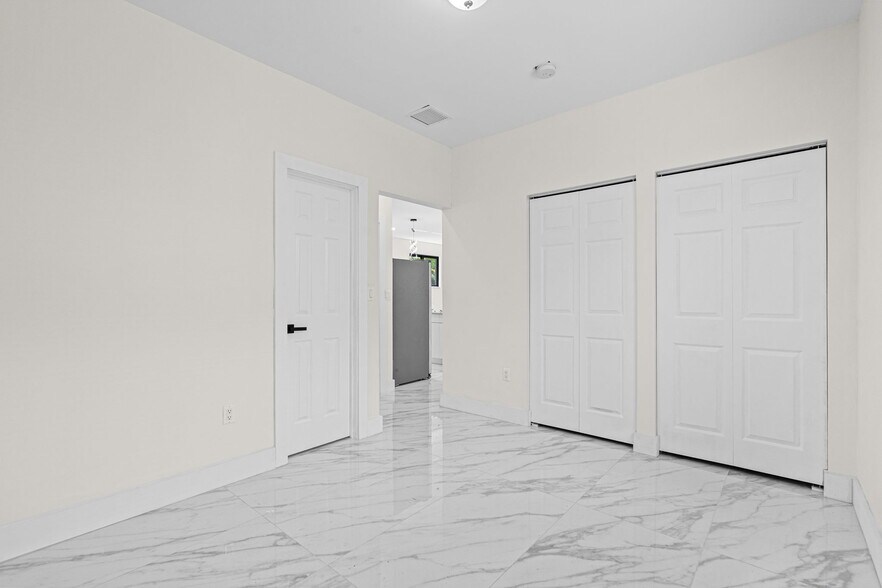 Building Photo - 742 NW 70th St