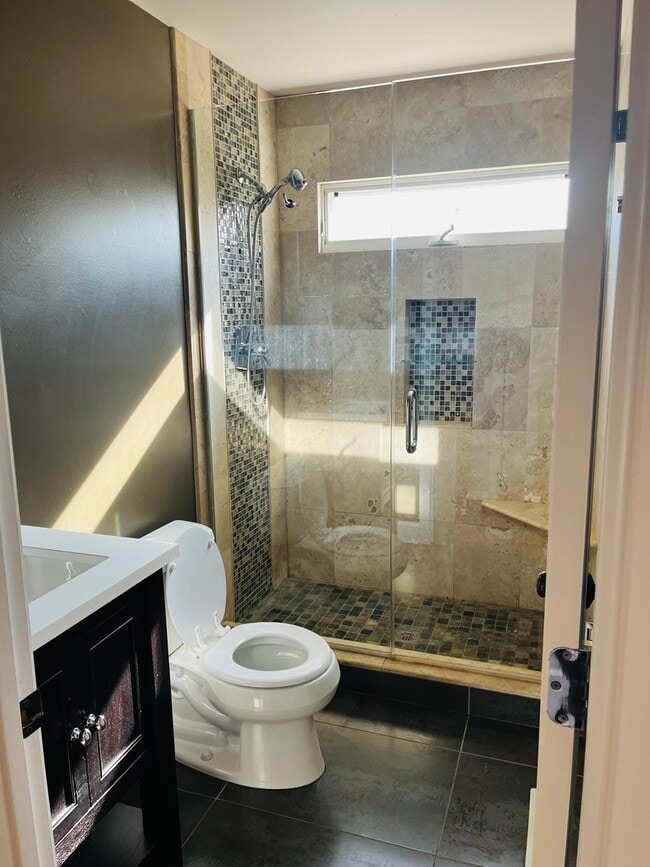 Building Photo - 587 Front St