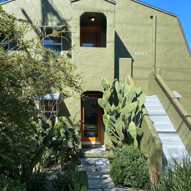 Primary Photo - 8643 Higuera St